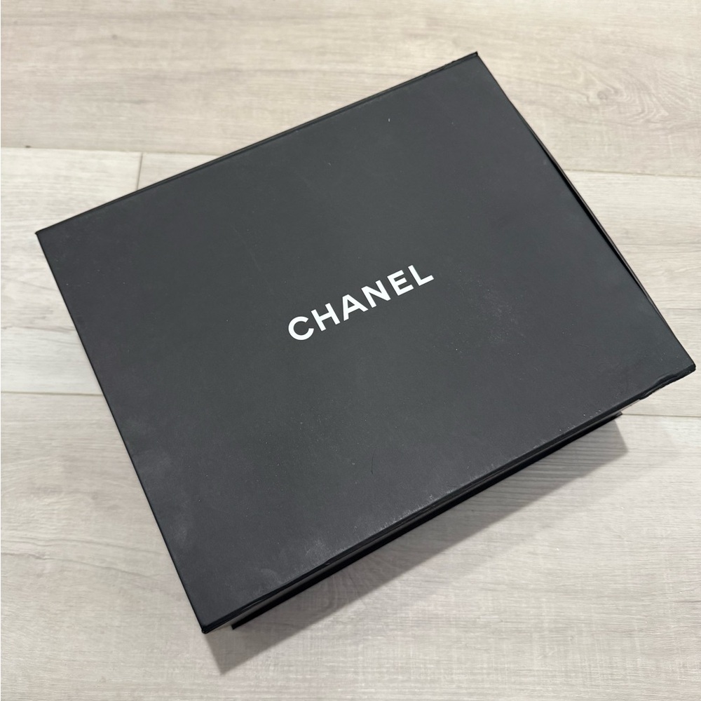 Pre-owned Chanel Magnetic Box 13x10.5x5”